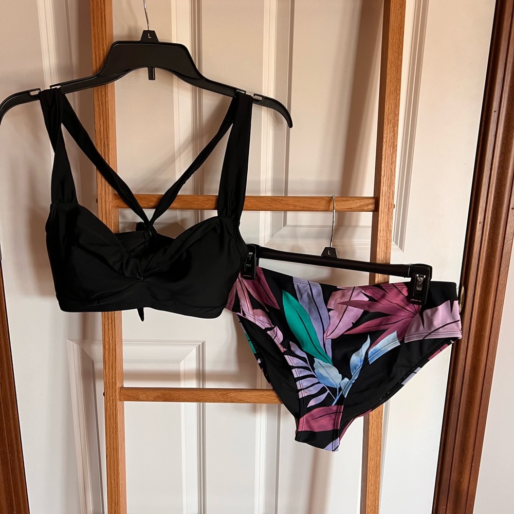 Cupshe Black Criss-Cross Top with Print Bottoms Bikini